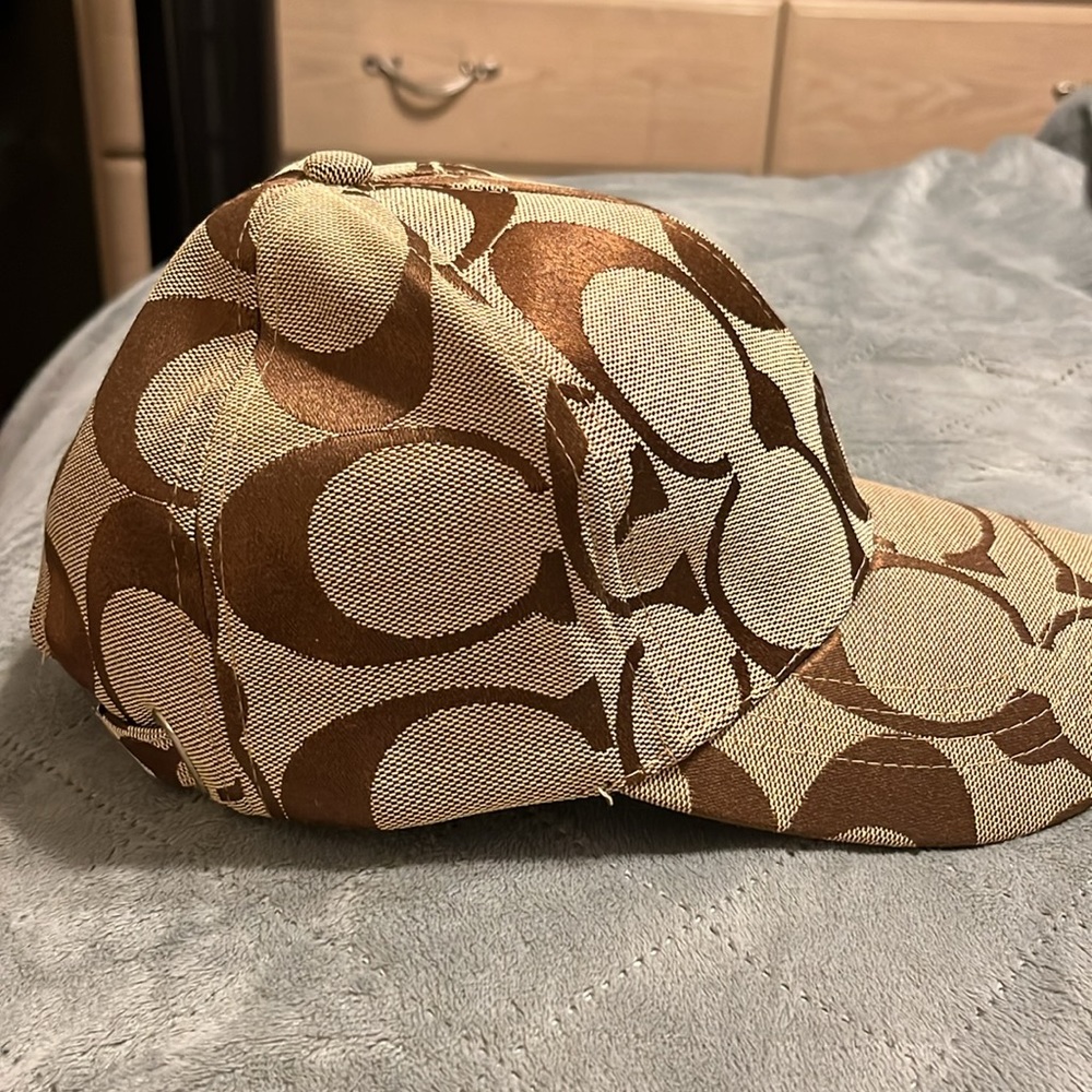 Coach Signature Baseball Cap - Picture 6 of 6